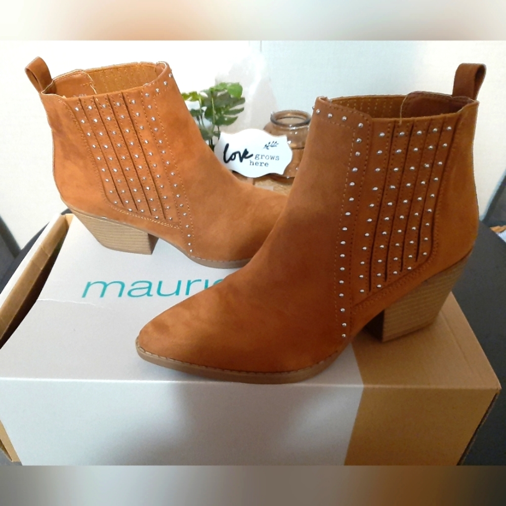 New Maurices audra studded booties 7.5